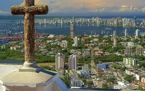 Cruz del cerro de La Popa con vista a Cartagena