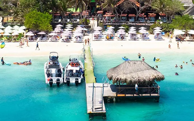Vista aérea del muelle de Luxury Beach Club