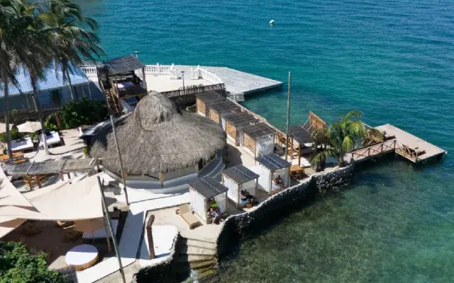 Vista aérea de Mangata Beach Club